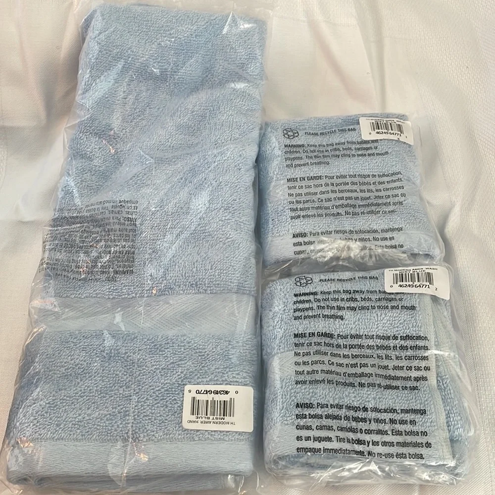 4 / Tommy Hilfiger Modern American Blue Mist Hand towel & washcloths
